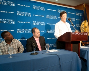 Bernard Kiwia, 2011 Go Innovation Award recipient (l); Joshua Schuler, executive director, Lemelson-MIT, Massachussetts Institute of Technology (middle); Tony Horton, Go Campaign board member and P90X creator (standing)