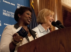 PBS Newshour anchors Gwen Ifill (l) and Judy Woodruff
