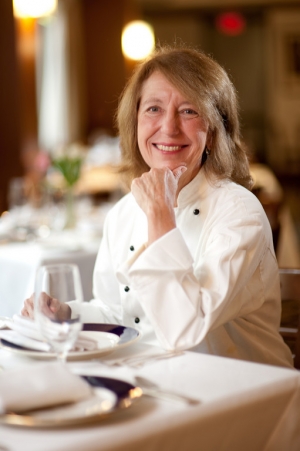 Features great New American cooking, is located on the 13th floor of the National Press Building, the main floor of the club, and is open to everyone.