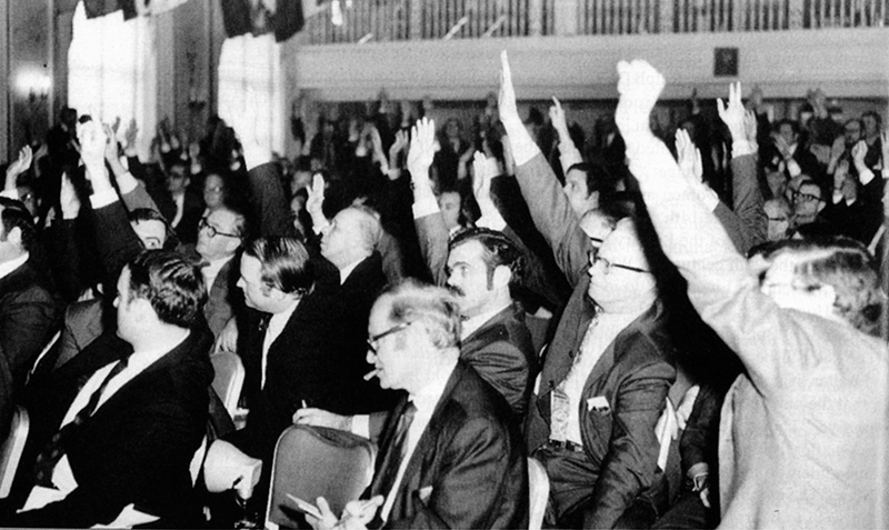 NPC members vote to admit women in 1971.