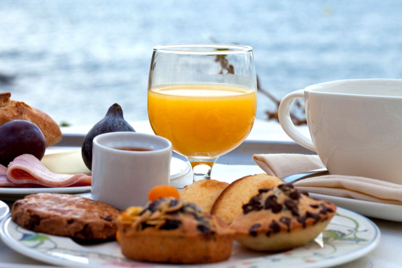 Breakfast buffet at The Reliable Source