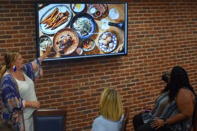 Food-travel photographer and discussion leader Jennifer Chase describes food photography that pops.