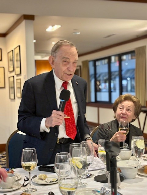Photo of Irv Chapman making remarks at Broadcast Legends dinner