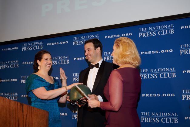 Photo of Jen Judson being sworn in as National Press Club president by Secretary of the Army Christine Wormuth.